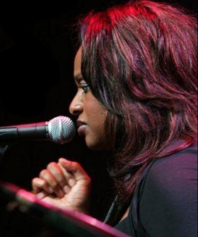 Image of singer Mary Pierce performing on stage